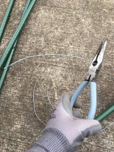 Cut wire using wire cutters